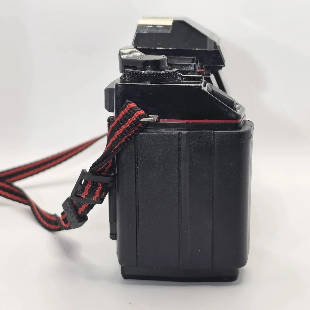 NISHIKA N8000 35mm Quadrascopic 3D FILM CAMERA W/ Case & Strap Dry Tested